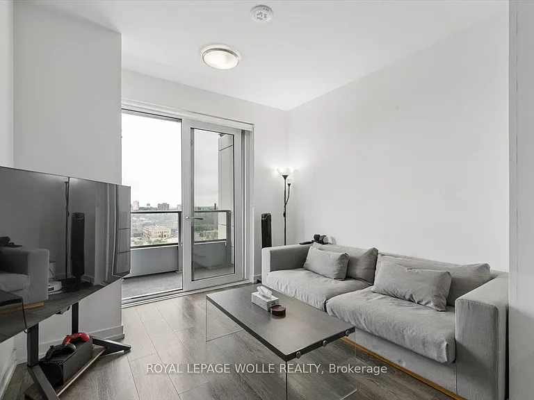 15 Wellington St S #1204 — Photo 11