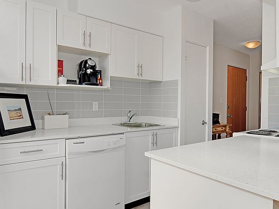 3rd image of 1952 Comox St #1407085