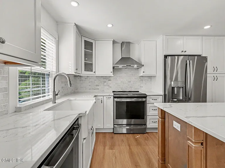 25 Hoover Rd — Photo 8