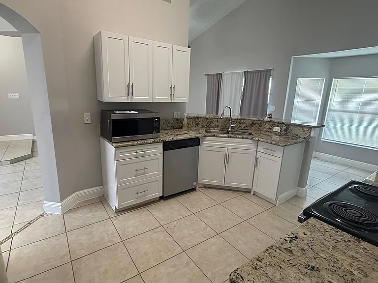 2809 Berkshire Cir — Photo 16