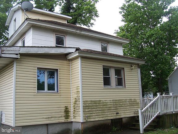 2nd image of 9 W Adams St