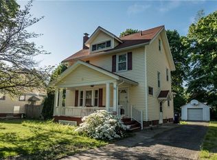 82 Barry Rd, Rochester, NY 14617