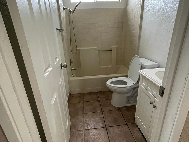 1065 Grandview Cir — Photo 17