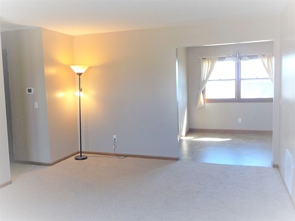 2nd image of 415 Countryside Dr
