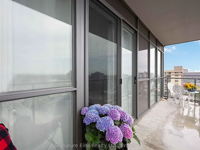15 James Finlay Way #1006 — Photo 27