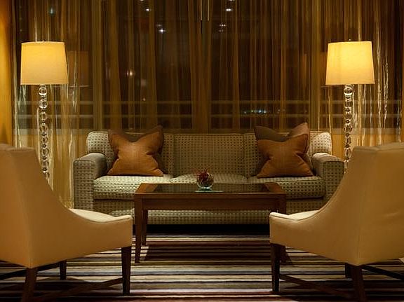 LOUNGE AREA 