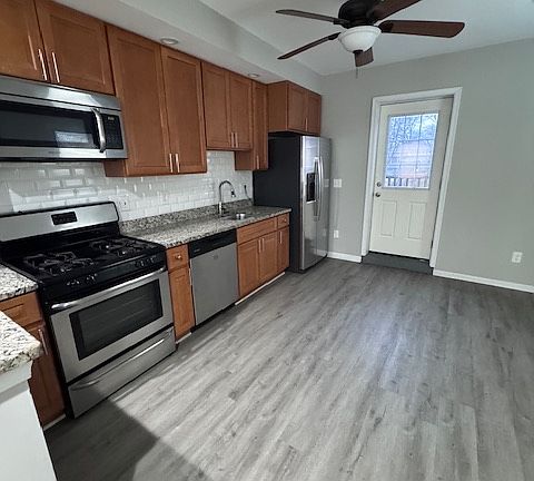 3rd image of 9227 N Point Rd