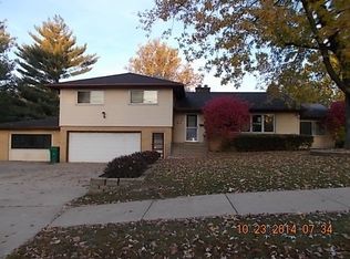 907 Adams St, Lockport, IL 60441