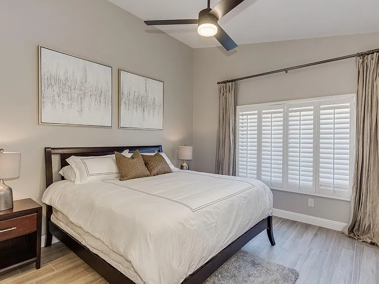6218 E Waltann Ln — Photo 11