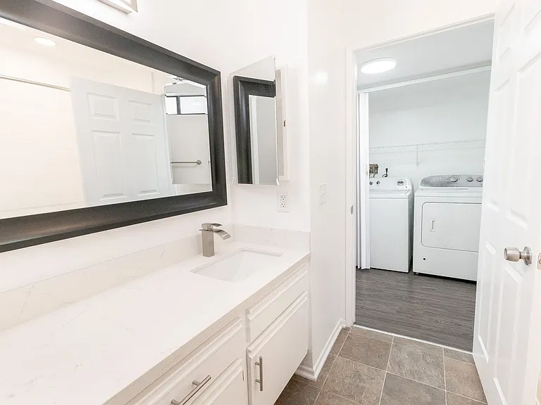 5235 Kester Ave — Photo 60