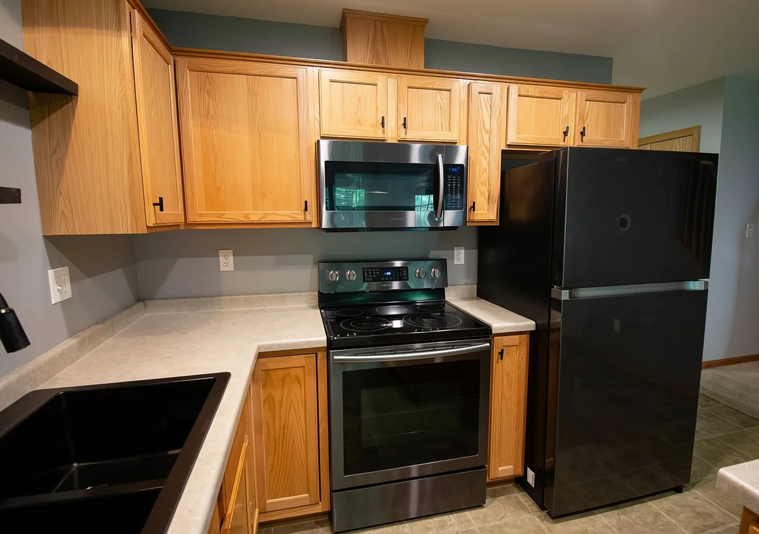 Spacious 3Bed Townhome with Modern Updates — Photo 4