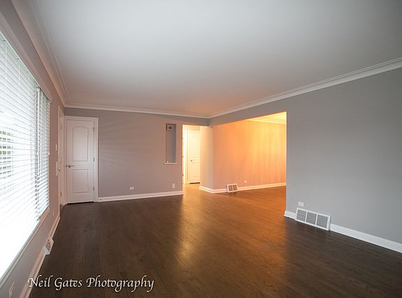 4th image of 3165 W 102nd St
