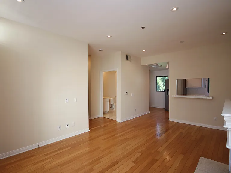 111 S Oak Knoll Ave #203 — Photo 5
