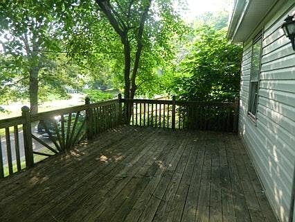2nd image of 235 Amelia St