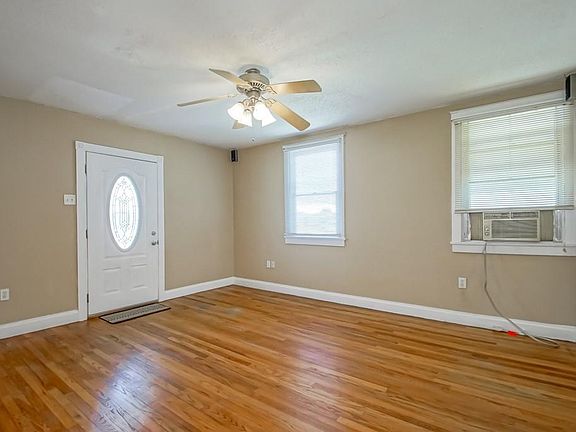 4th image of 1017 Joan Ave