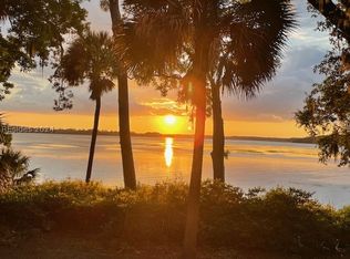 2 Tabby Point Ln, Okatie, SC 29909