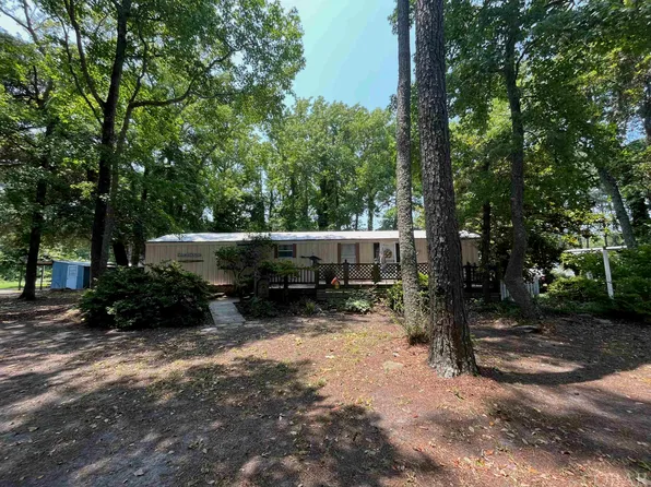 32 Davis Landing Rd, Wanchese, NC 27981