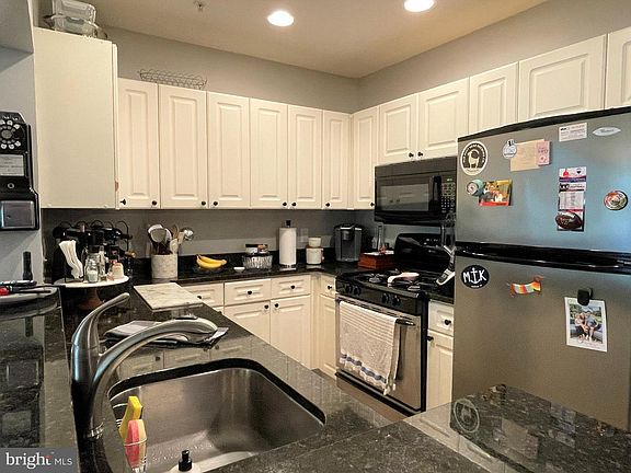 5th image of 20332 Beechwood Ter Unit 202