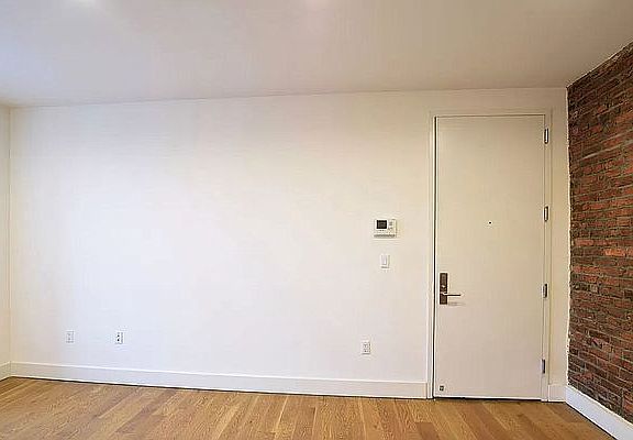 4th image of 437 Throop Ave APT 3R