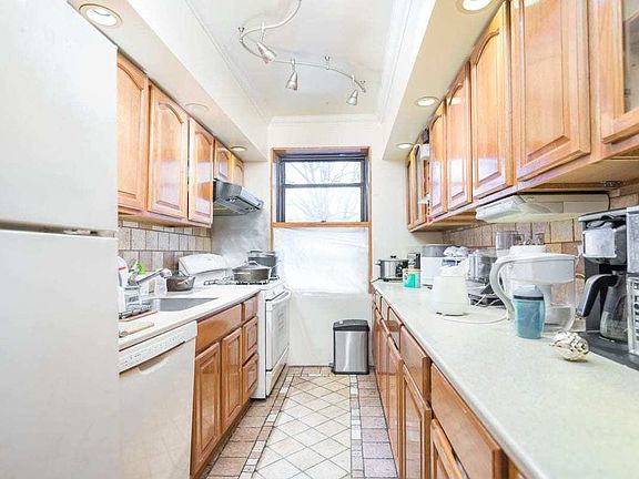 5th image of 22-12 78th St #C-2