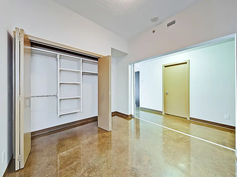 135 13th Ave SW #911 — Photo 9