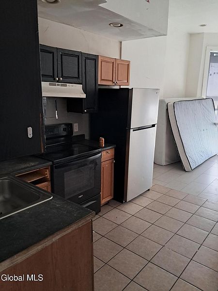 5th image of 423 Clinton Avenue
