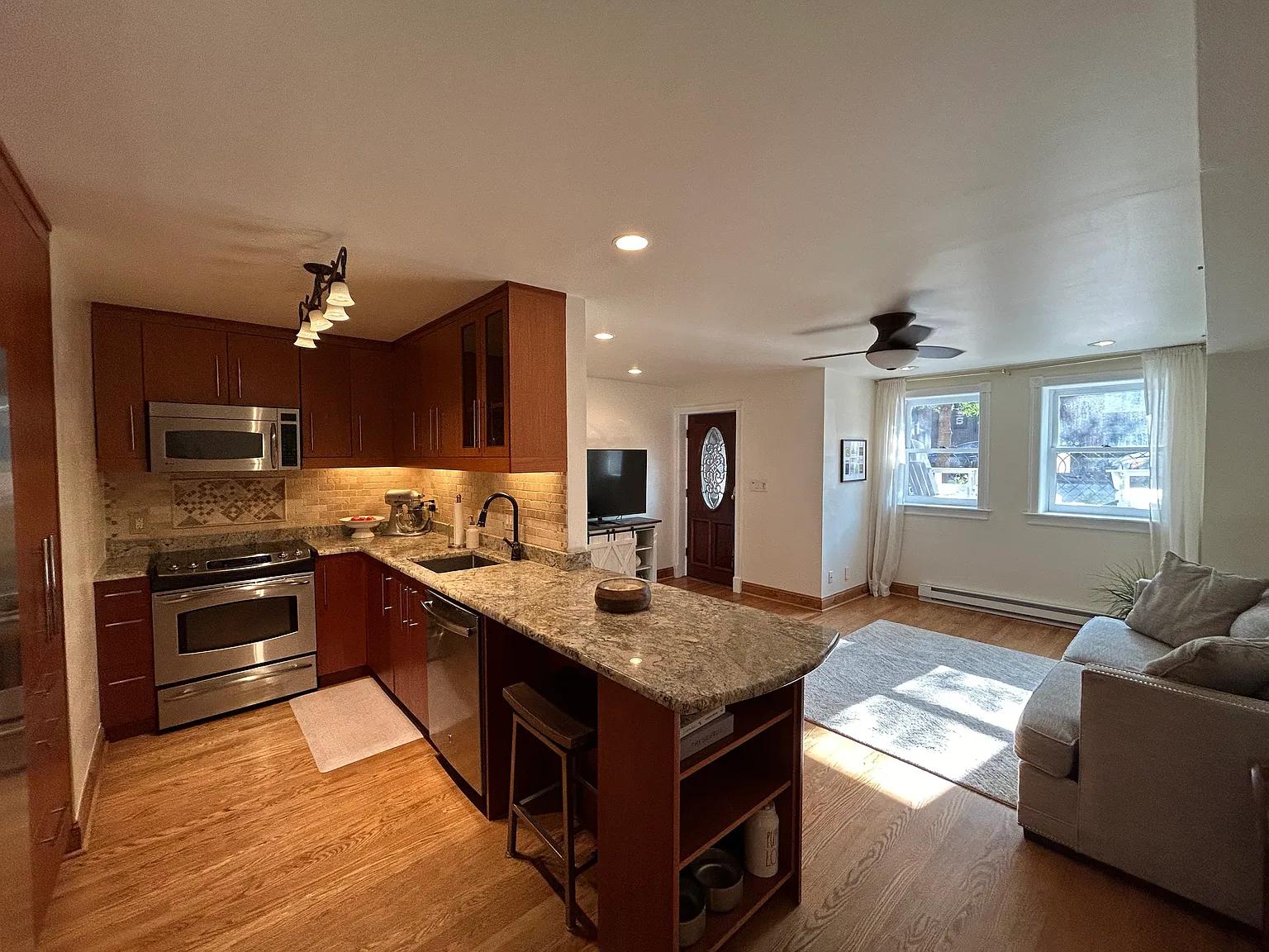 313 6th St SE — Photo 4