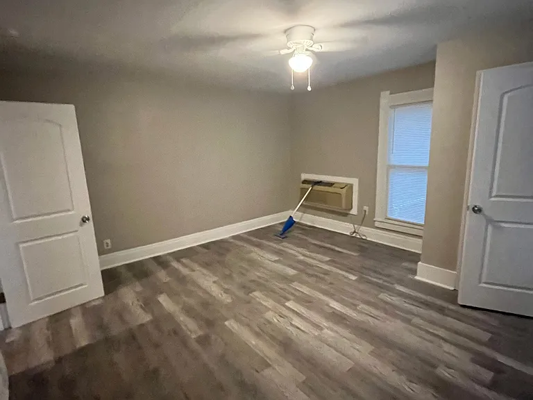 203 E Culton St #B — Photo 11