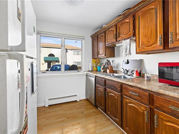 5th image of 13 Village Ct Unit 13