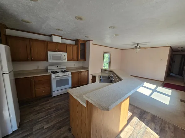 620 Sinclair Ln, Eureka, MT 59917