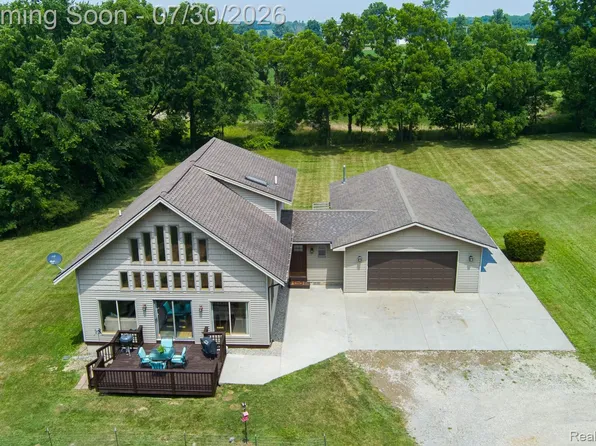 9038 Lahring Rd, Gaines, MI 48436