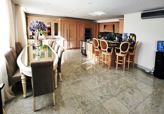 Sold by City Express Realty LLC | media 24