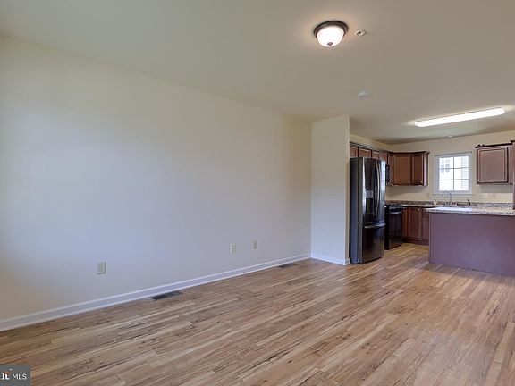 4th image of 4 Creekside Dr