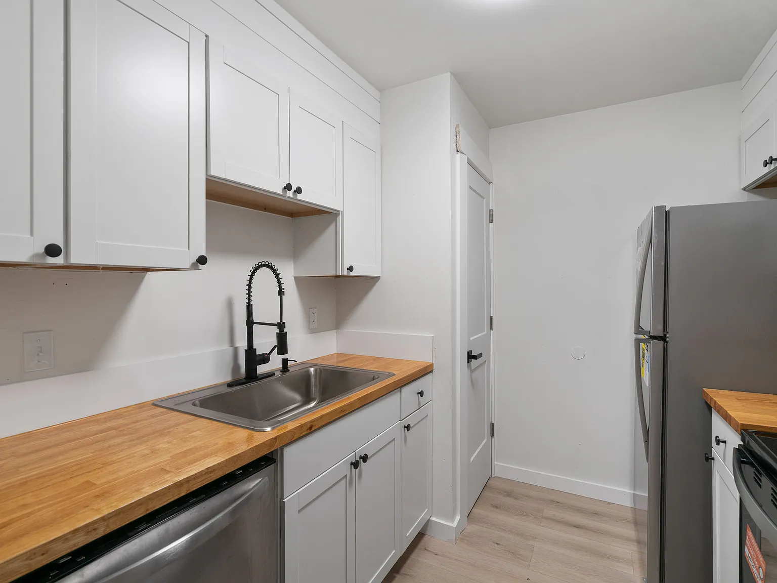 2 bed, 2.0 bath, 1100 sqft, $1,695 — Photo 2