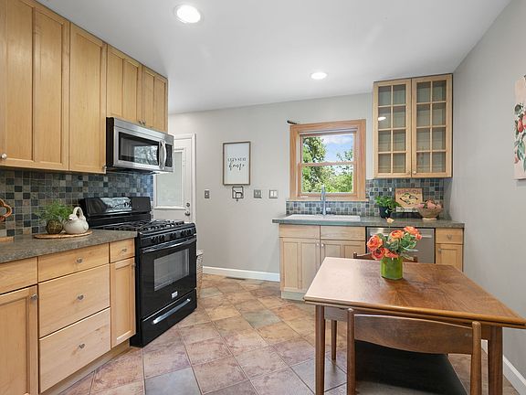 5th image of 1814 Hazelwood Dr