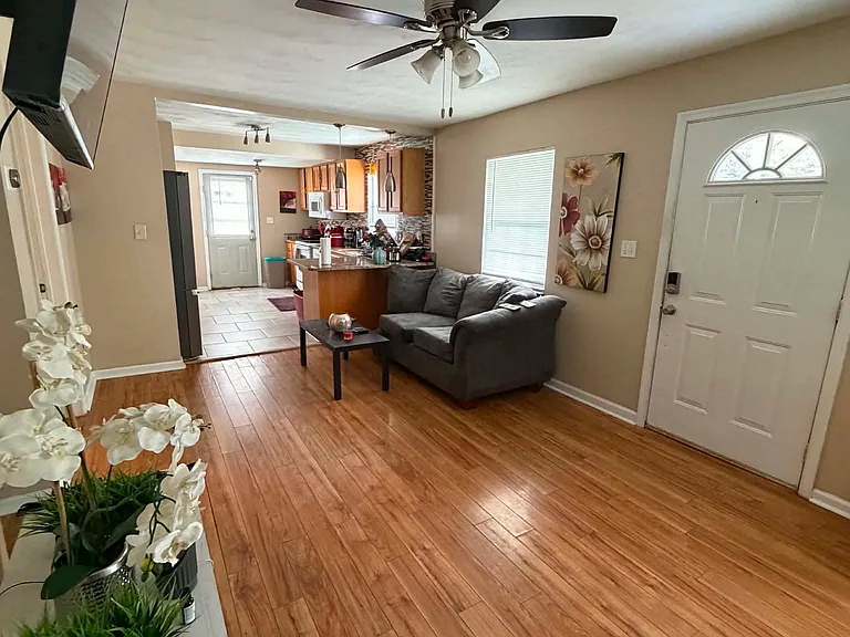 3209 Dartmouth St — Photo 1
