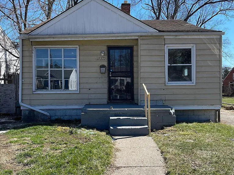 19372 Grandville Ave — Photo 10