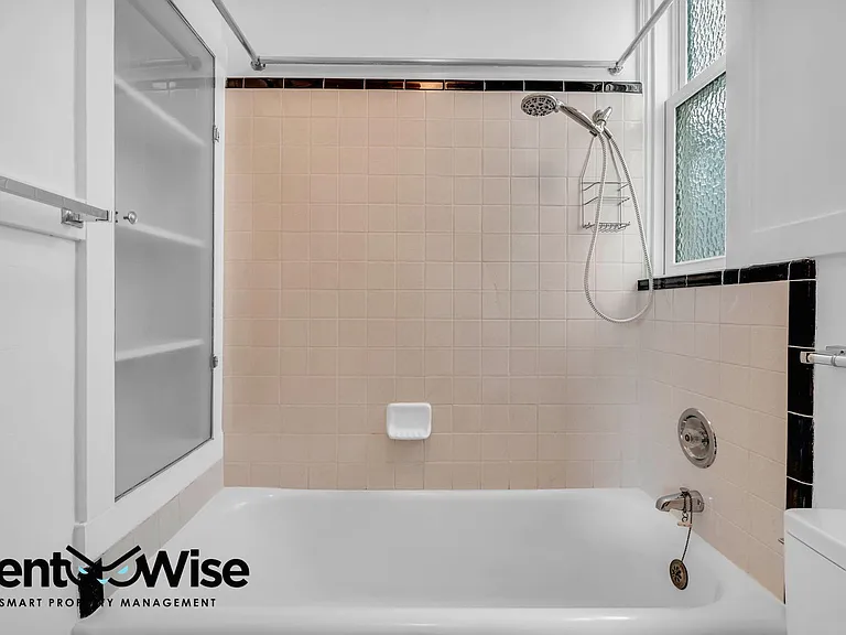1341 Union St #10 — Photo 33