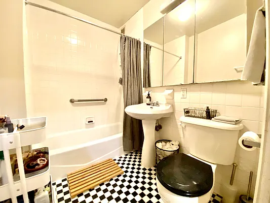 Rented by Nest Seekers International | media 8