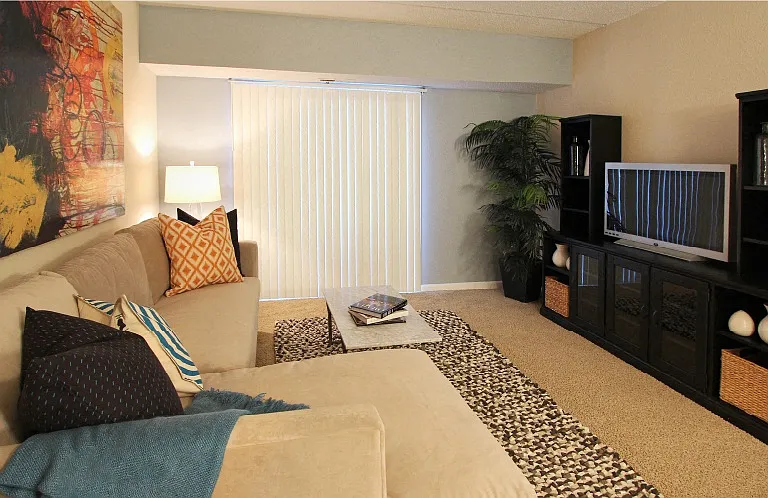 Embassy Park Apartments — Photo 18