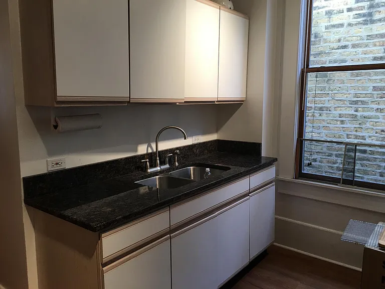 1324 N Claremont Ave #3R — Photo 10