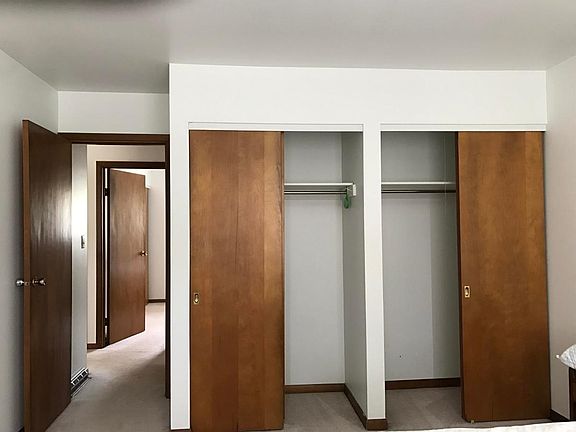 5th image of 308 1/2 Johnet Dr