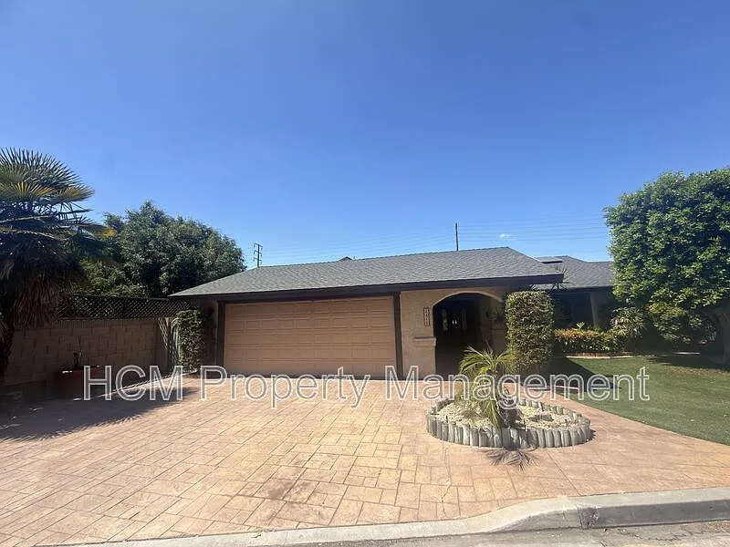 3 bed, 2.0 bath, 2452 sqft, $4,700 — Photo 1