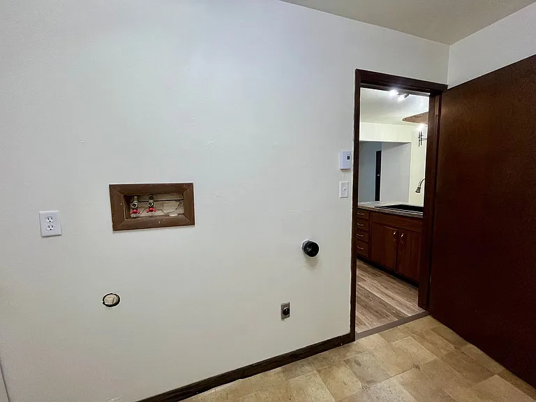 1010 Sawyer Dr — Photo 31