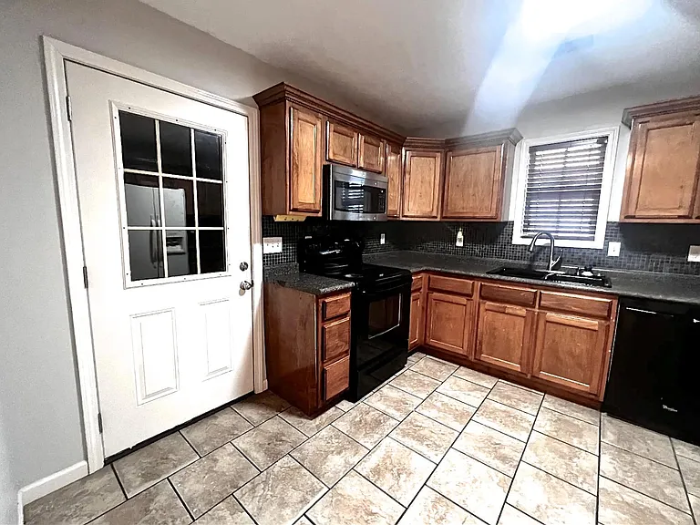4725 Wildwood Ln — Photo 4