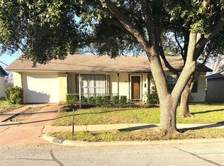 334 W Phillips Ct, Grand Prairie, TX 75051