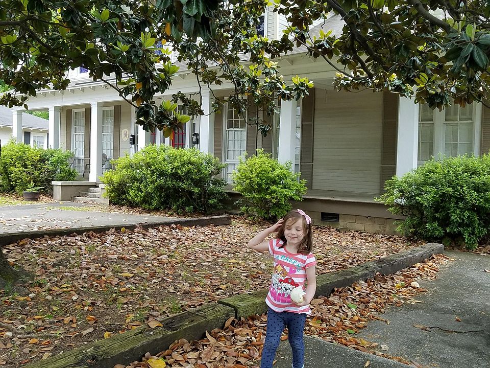 Front of main Praigg-Ray House on corner of 11th St and 21st Ave, showing the 2 apts facing 21st Ave.