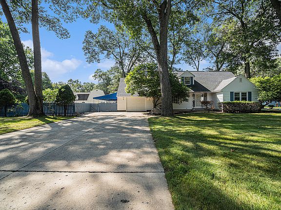 3rd image of 1901 Spencer Dr