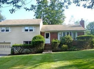 4 Birchbrook Dr, Valhalla, NY 10595