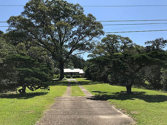 Driveway up to house